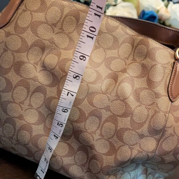 ⬇️PD⬇️O2 COACH Hallie Shoulder Signature Canvas (NWOT) - Picture 9 of 15